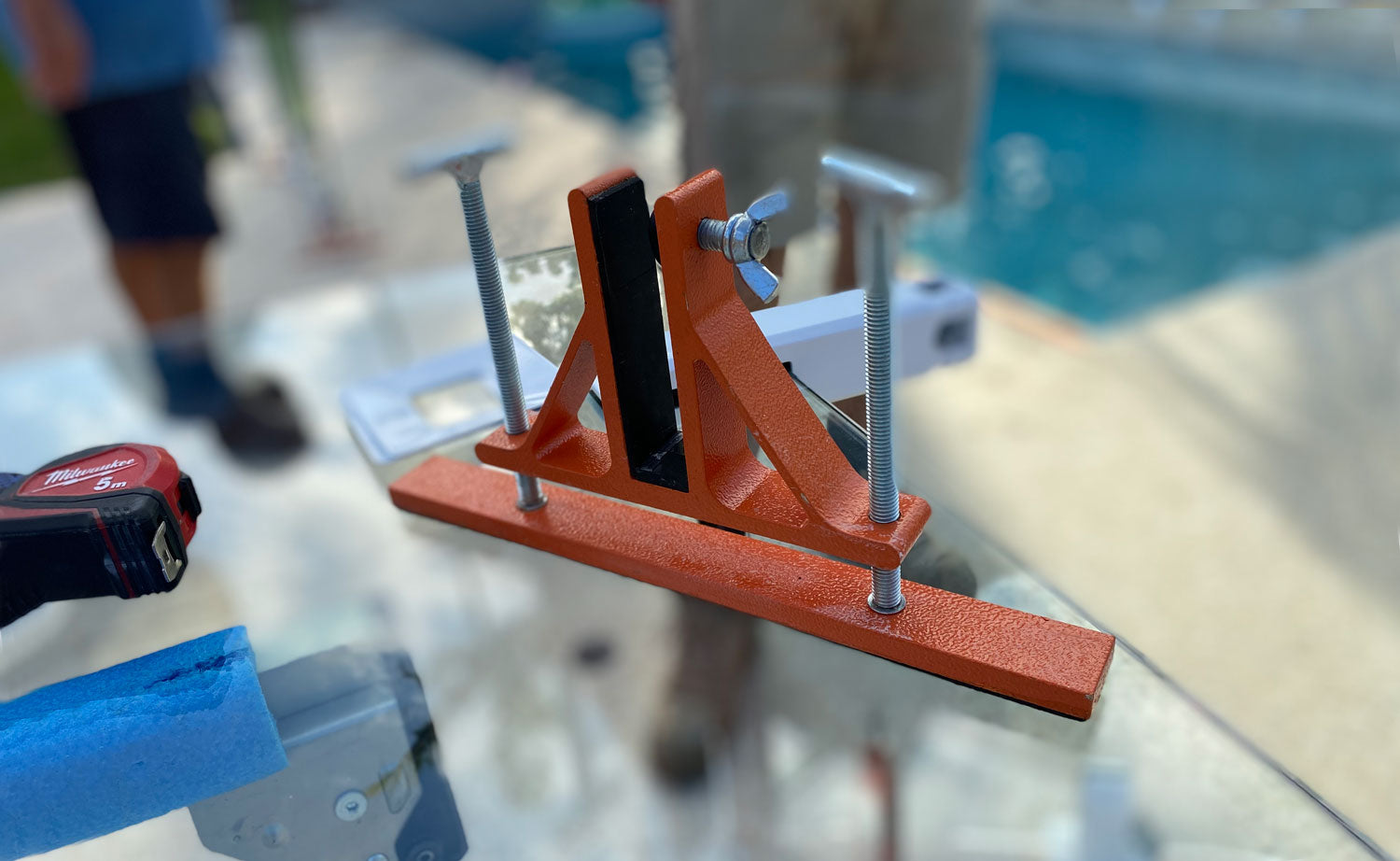 GlassMate Tool for Glass Pool fencing and glass balustrading installations. Easily turn the knobs to adjust the height, tilt and level of glass panels